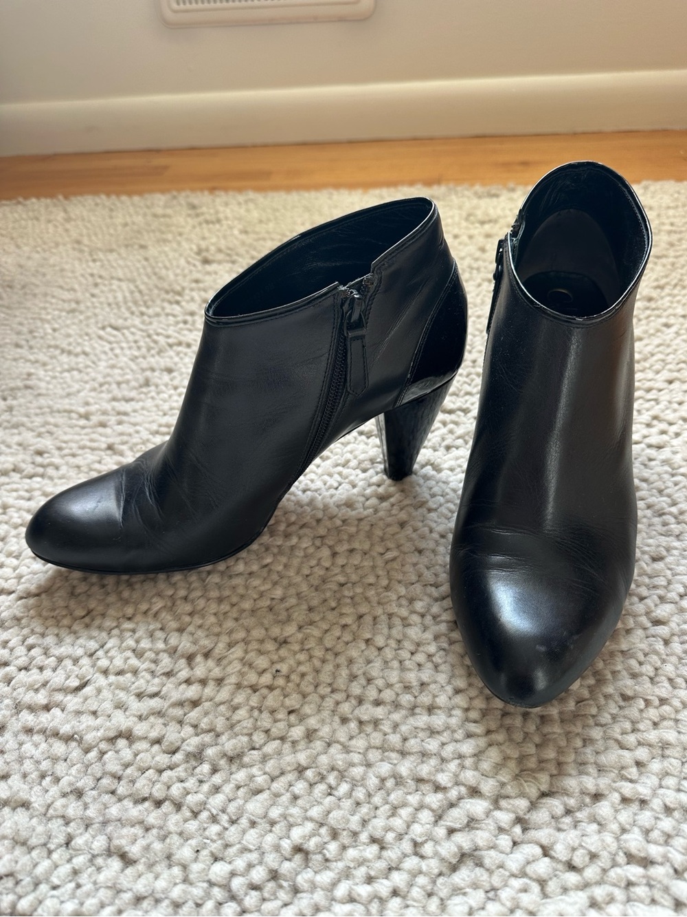 Cole Haan Black Leather Patent Leather Heel Ankle Booties Size 9